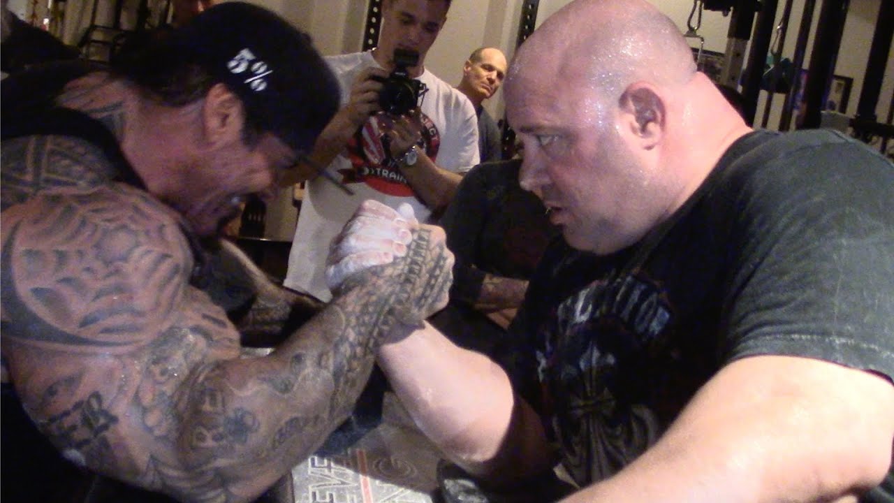 Rich Piana Arm Wrestles Scot Mendelson! 💥 Arms will be broken at the LA Expo!