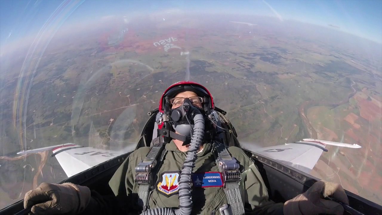What's It's Like To Fly With The USAF Thunderbirds