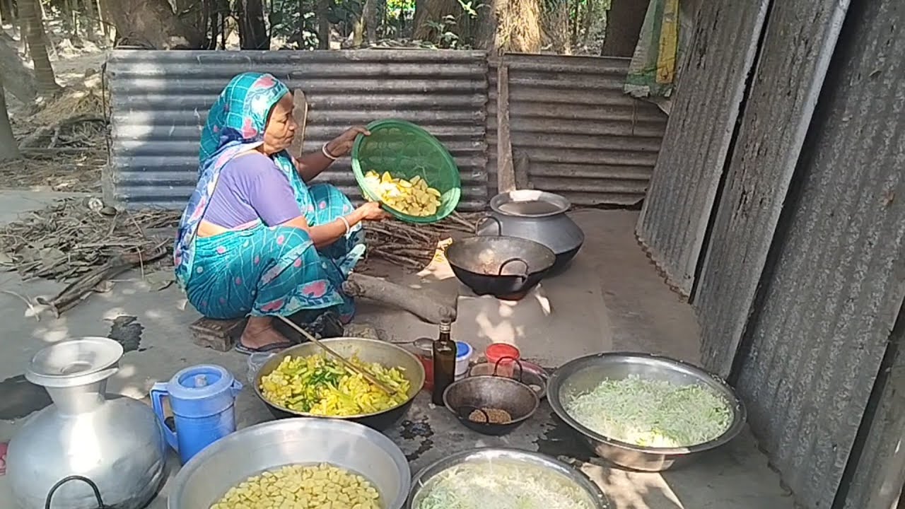 হঠাৎ এমন কান্ড হবে ভাবি নাই।ফুলকপি দিয়ে হেলনডাল,বাঁধাকপির ঘন্ট রান্না করে সবাইকে খাওয়ালাম।dailyvlog