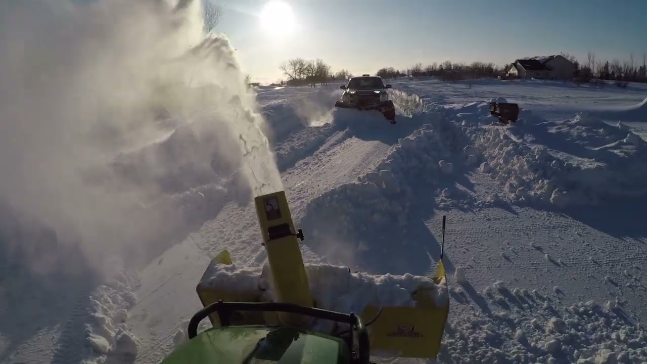 1025R SNOW BLOWING