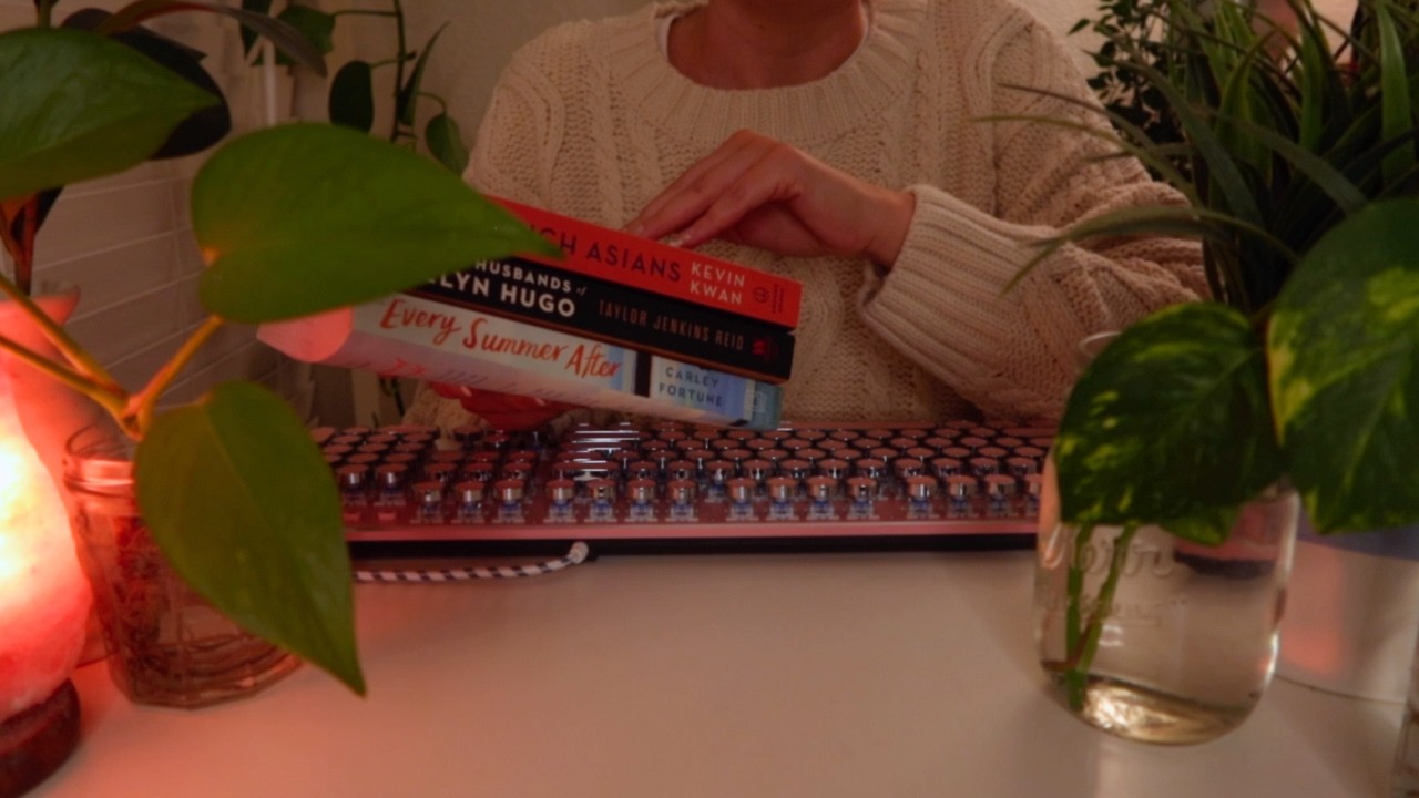 ASMR Cozy Bookstore 📚🤎 Customer Service 🌿 Soft Spoken 🌿 Keyboard Typing & Book Recommendations