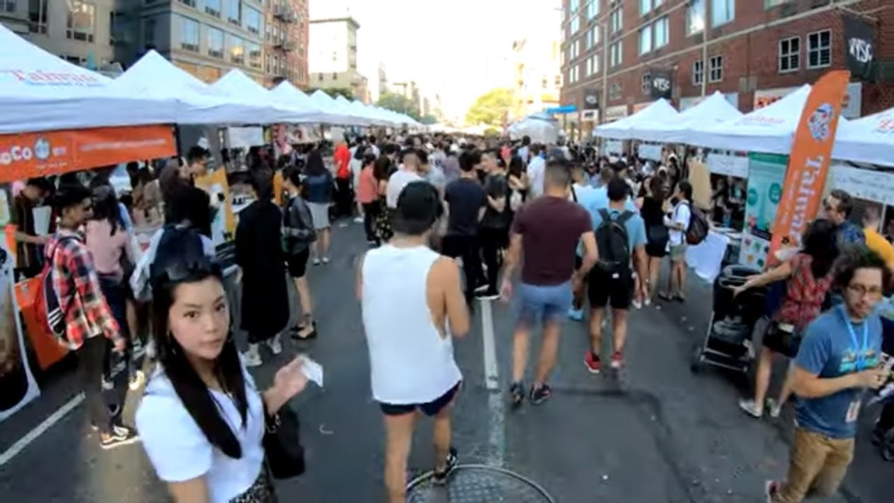 ⁴ᴷ⁶⁰ Walking NYC : Street Fair on 8th Avenue (September 21, 2019)