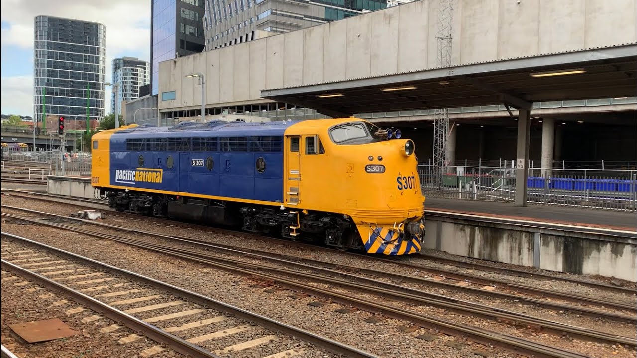 Pacific National S307 Heads to Couple Up to the VR Cars & N-Sets at Southern Cross Station