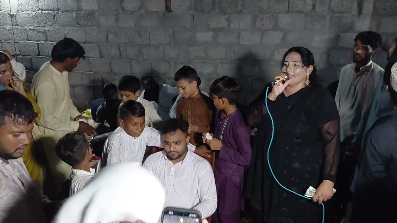 SINGER SANIA KHAN PUNJABI GOON