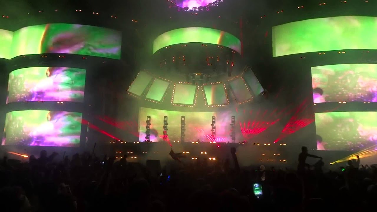 Skrillex at MainStage, Ultra Music Festival 2015 .3