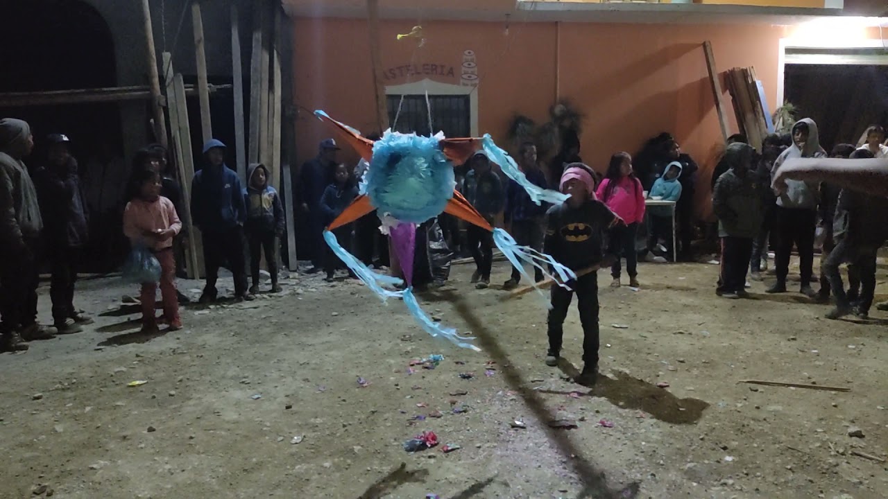 La piñata una tradición mexicana en las posadas
