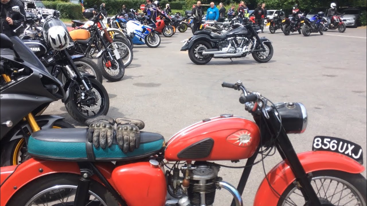 Box Hill Car Park Motorcycles & Ryka’s Cafe for Breakfast