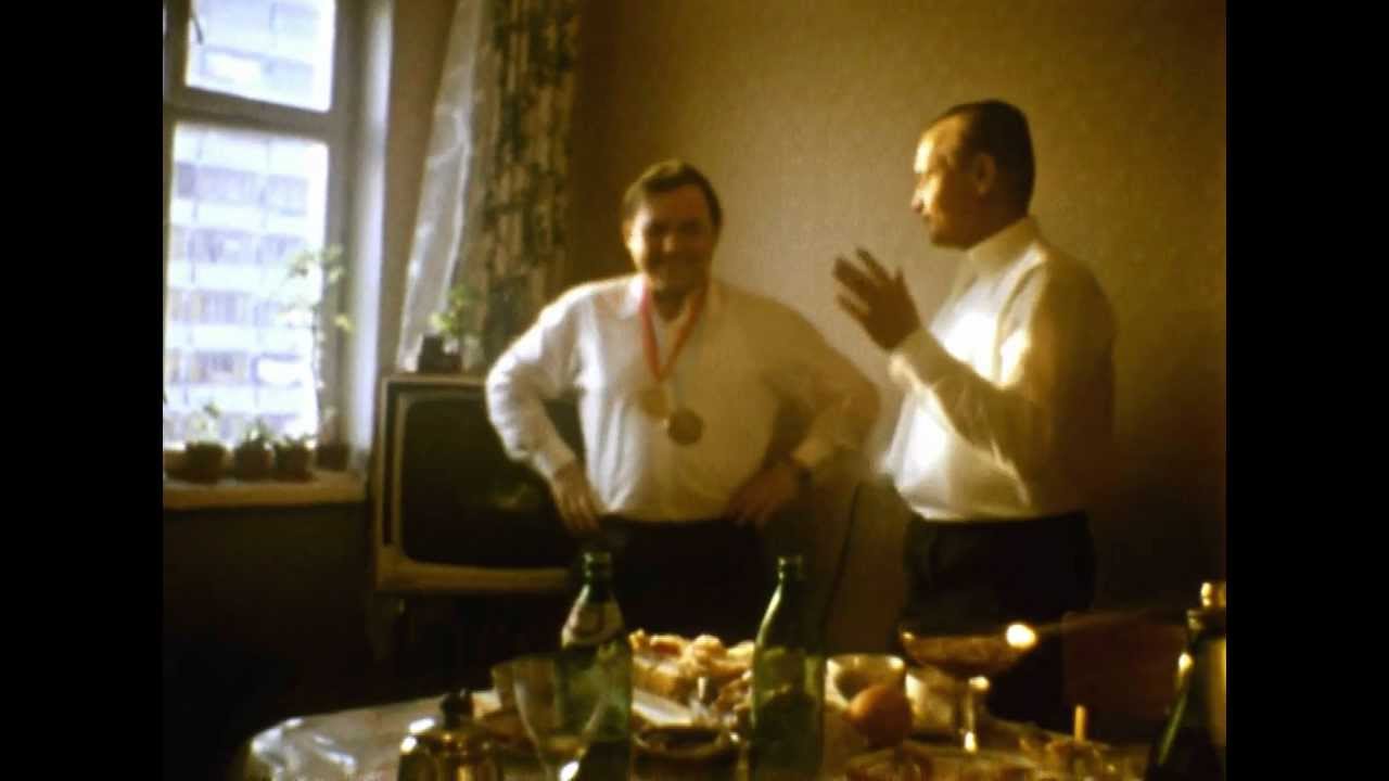 HD1 04 1976 03 10 Падение торта