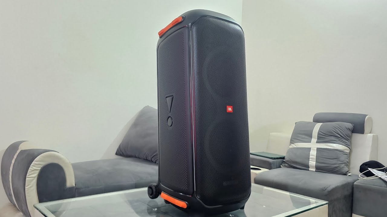 JBL 710. PRICE 40.000.  WHATSAPP 75085 83986 