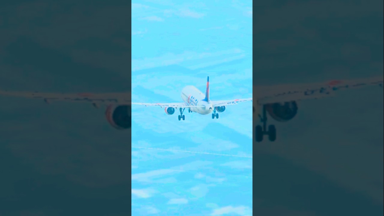 Delta flight Airbus a320-200 lands at Delhi International Airport in intense fog 🌫️ #delta
