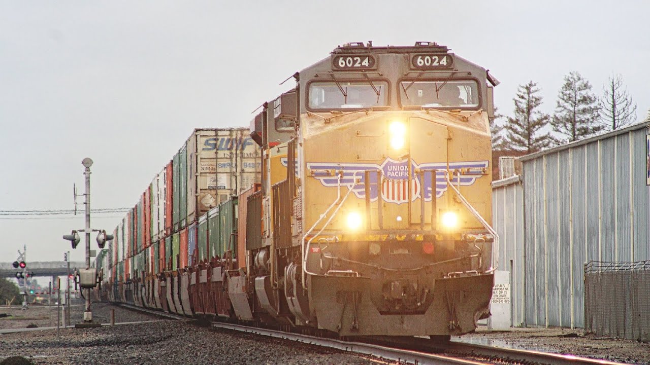Merced St Fowler, CA Railfanning (1/15/2023)