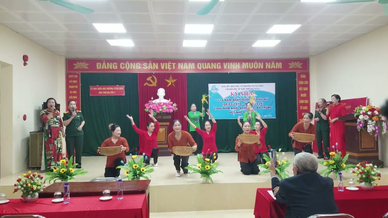 Văn nghệ chúc mừng ngày phụ nữ việt nam tại nhà văn hóa khu 5 Tuần Châu năm Bính Ngọ 