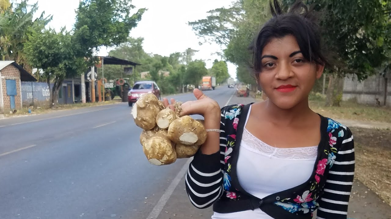Las vendedoras de Jicamas carretera Litoral Salvadoreño