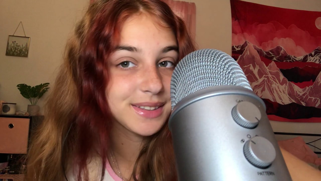 ASMR | Tapping On My Nails, Rings and Microphone | Whispering