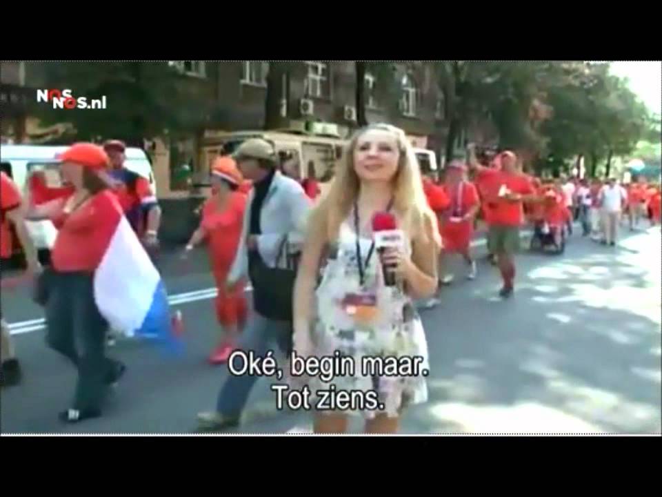 Dutch Fans Vs Sexy Ukrain Journalist Голландцы и харьковский репортер