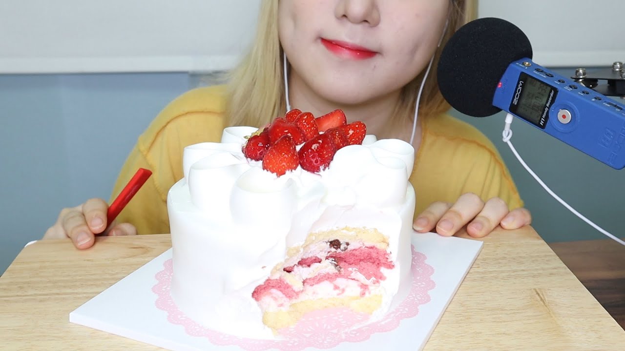 [ASMR] 딸기 생크림 케이크🍰 먹방/이팅사운드 STRAWBERRY CREAM CAKE MUKBANG/EATINGSOUNDS*BIG BITES*