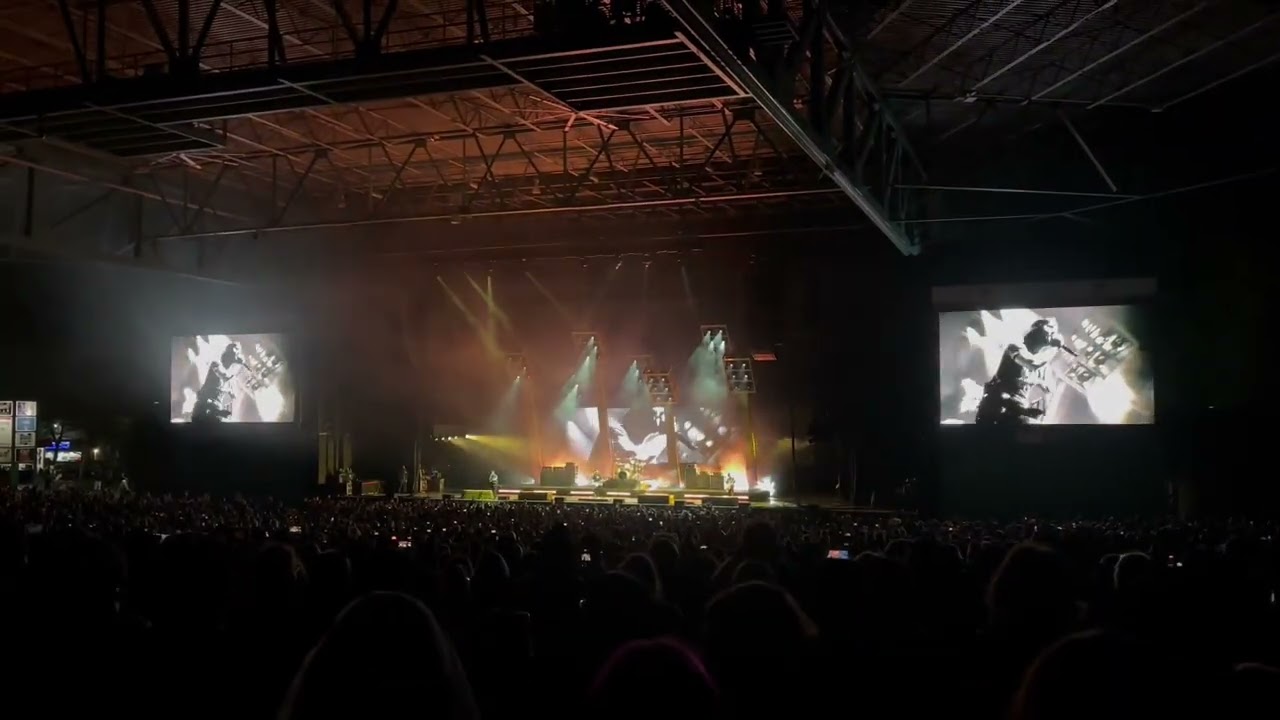Pierce the Veil-Where is My Mind/Floral and Fading LIVE