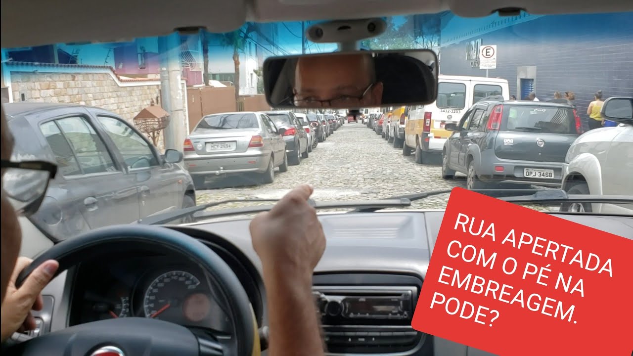 É NORMAL APERTAR A EMBREAGEM EM LUGARES ESTREITOS E ENGARRAFAMENTOS?