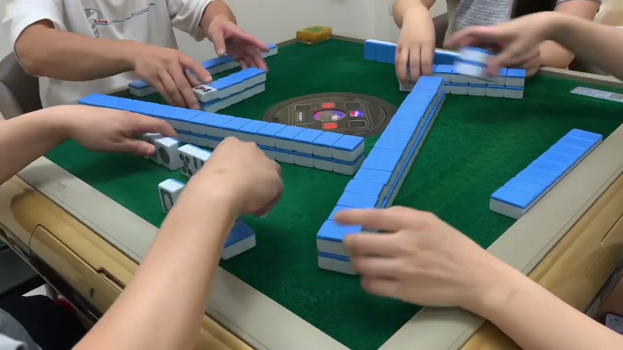 Mahjong85.🔔 自創 JP制開鬼百搭👻口水多過浪花局三回之一：小馬有頭威，中馬強勁，不再少馬。 Jack Jenny 小馬 Con仔