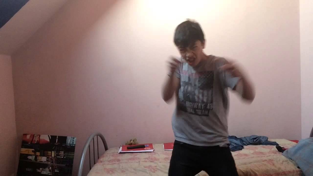 La sais pas tim dit de la merde sais LOOKY fait de la MERDE