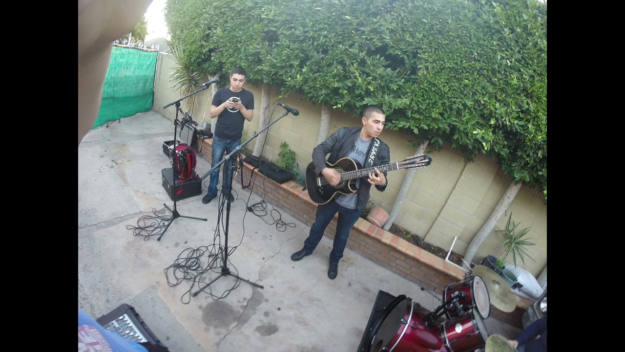 Los Juniors De California En Vivo Paramount (with Abraham)
