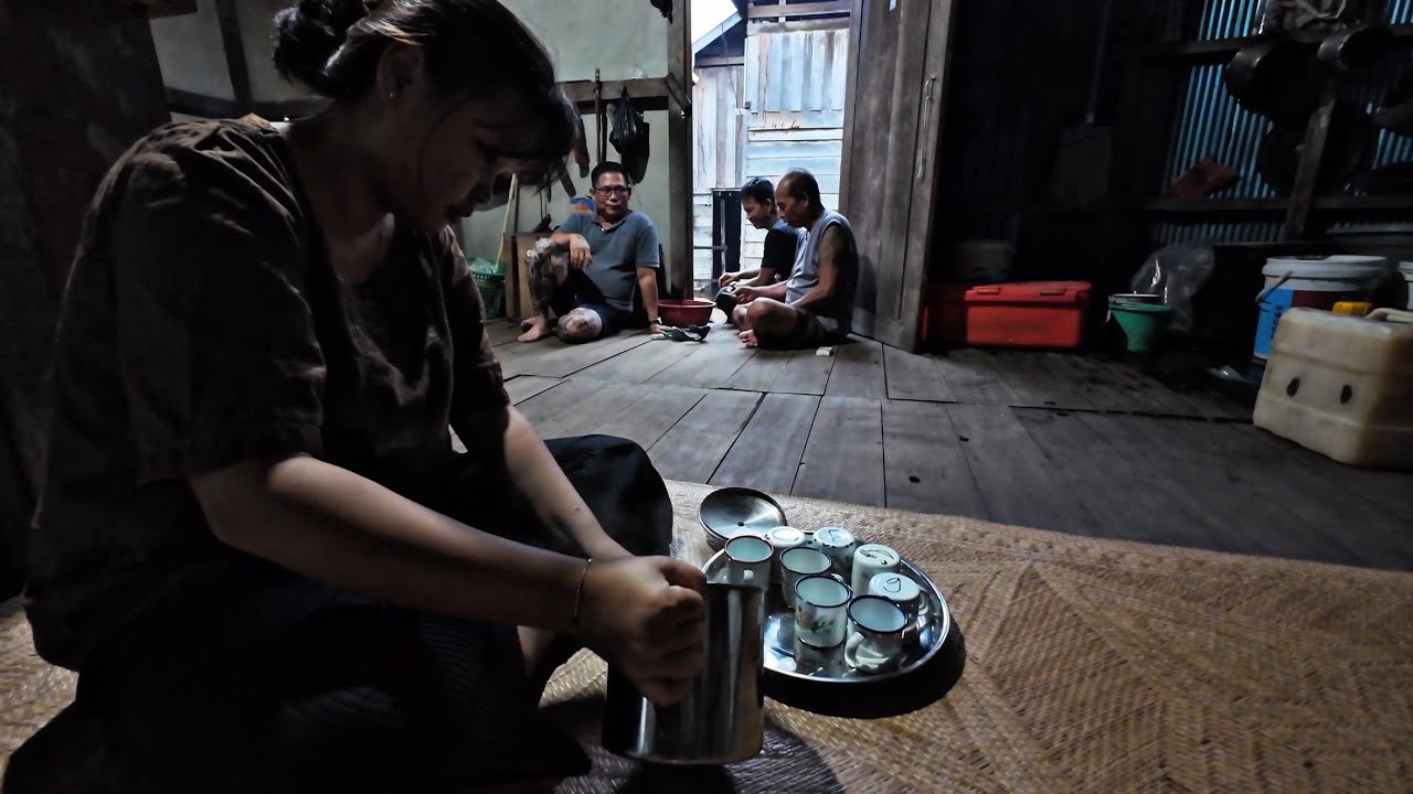 PANGGANG BABI DAN MINUM IJOK BERSAMA PENDUDUK RUMAH PANJANG SUNGAI UTIK,KALIMANTAN // 