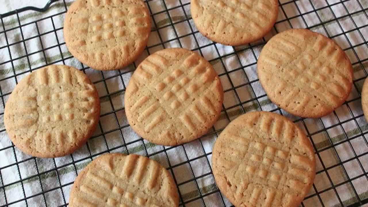 Classic Peanut Butter Cookies Recipe