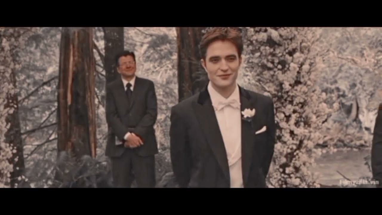 Edward & Bella (love me like you do)💕💕