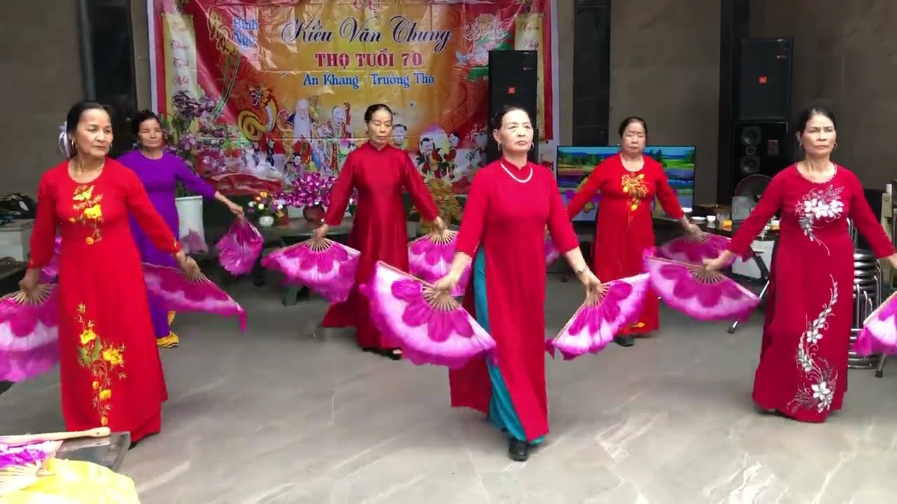 CLB người cao tuổi khách nhi xuôi chúc thọ cụ kiều chung