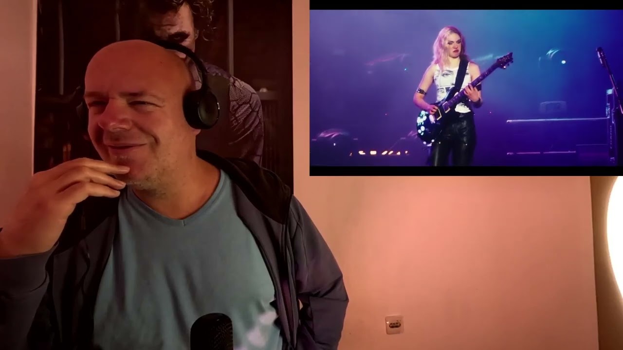 Singer reacts to The Warning - MORE (Live from Pepsi Center CDMX) - Reaction