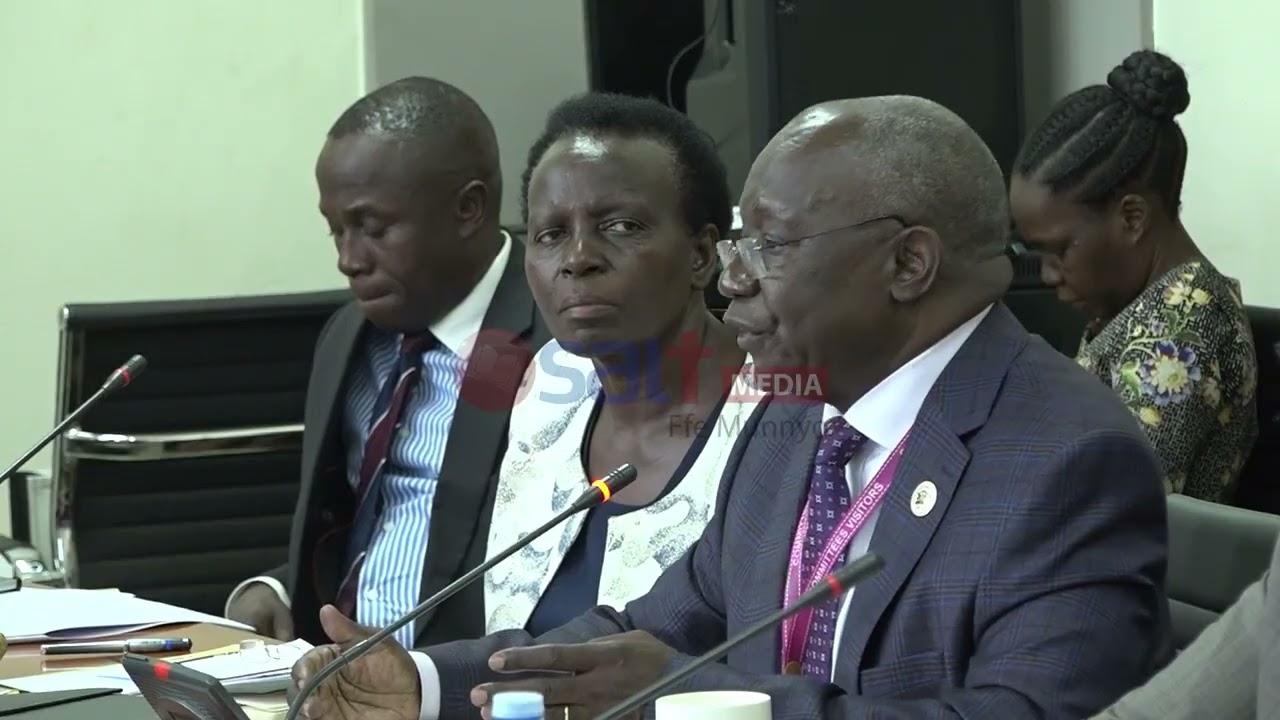 Ababaka bakunyizza aba UNEB ku by'okujingirira empapula z'obuyigirize kyebagamba nti kisusse nnyo