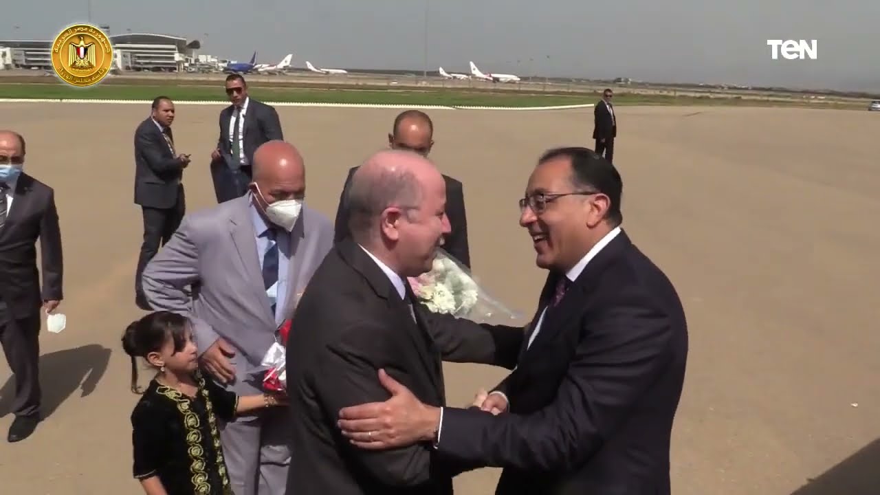 الوزير الأول الجزائري يستقبل الدكتور مصطفى مدبولى بمطار هوارى بومدين الدولي