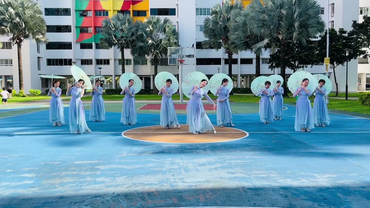 晨曦民族舞蹈队 古典伞舞《雨巷佳人》