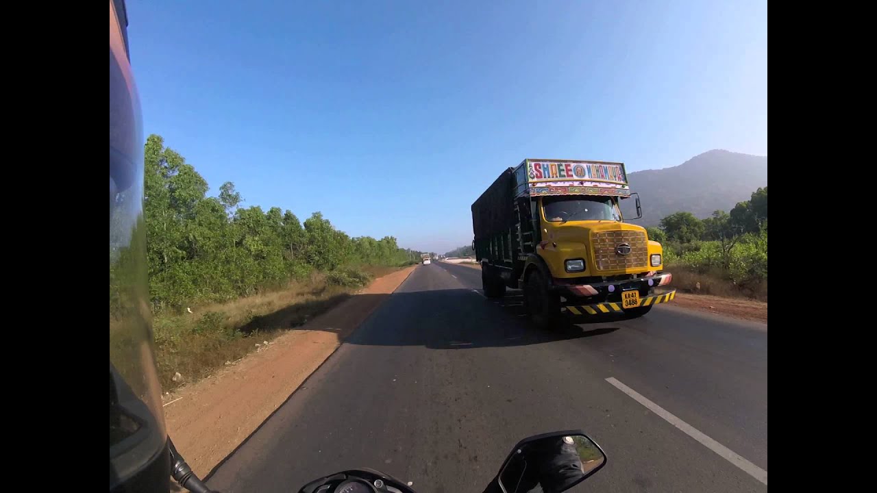 Exiting Murudeshwar on National Highway 17 - Edapally Panvel Highway