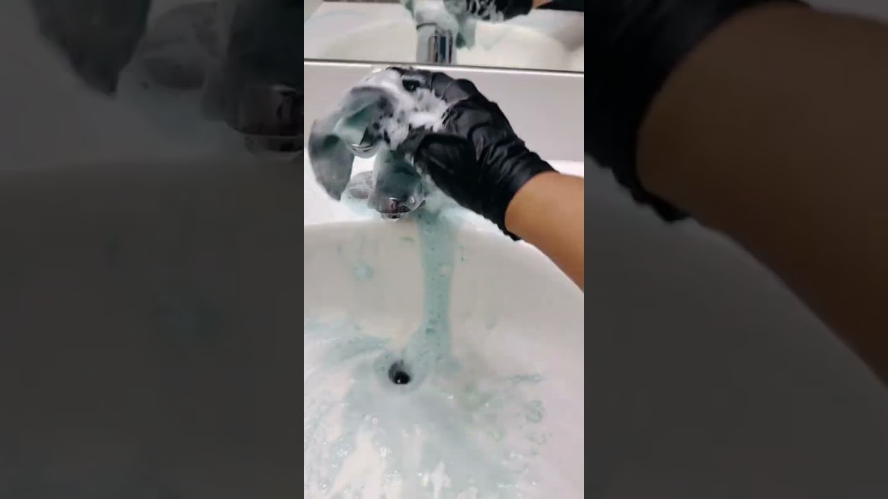 Full bathroom cleaning #suds #asmr #asmrcleaning #sudsycleaning #bathroomcleaning #sinkclean 