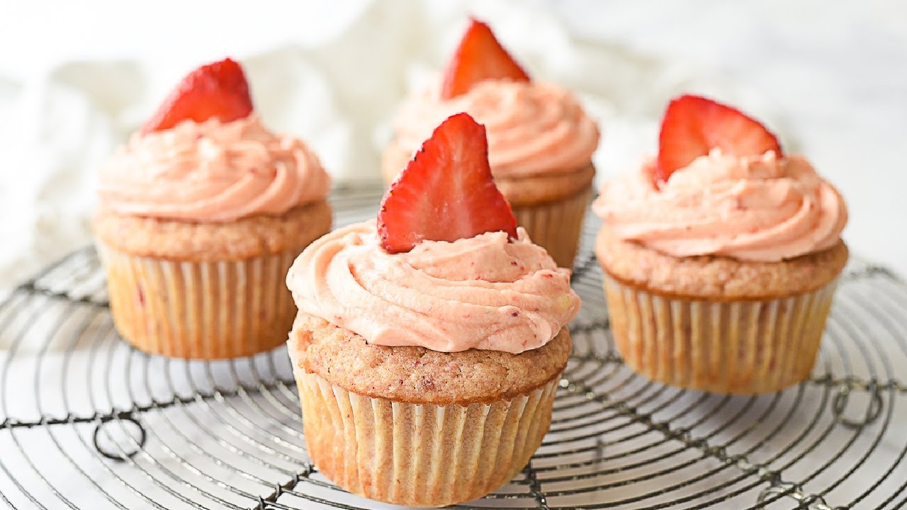 Strawberry Cupcake | Small Batch | 4 cupcakes