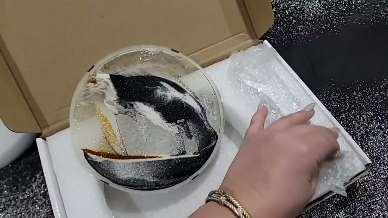 A Mindful Office Moving Sand Art Decor | Perpetual Motion Brings Uniquely Relaxing #homedecor