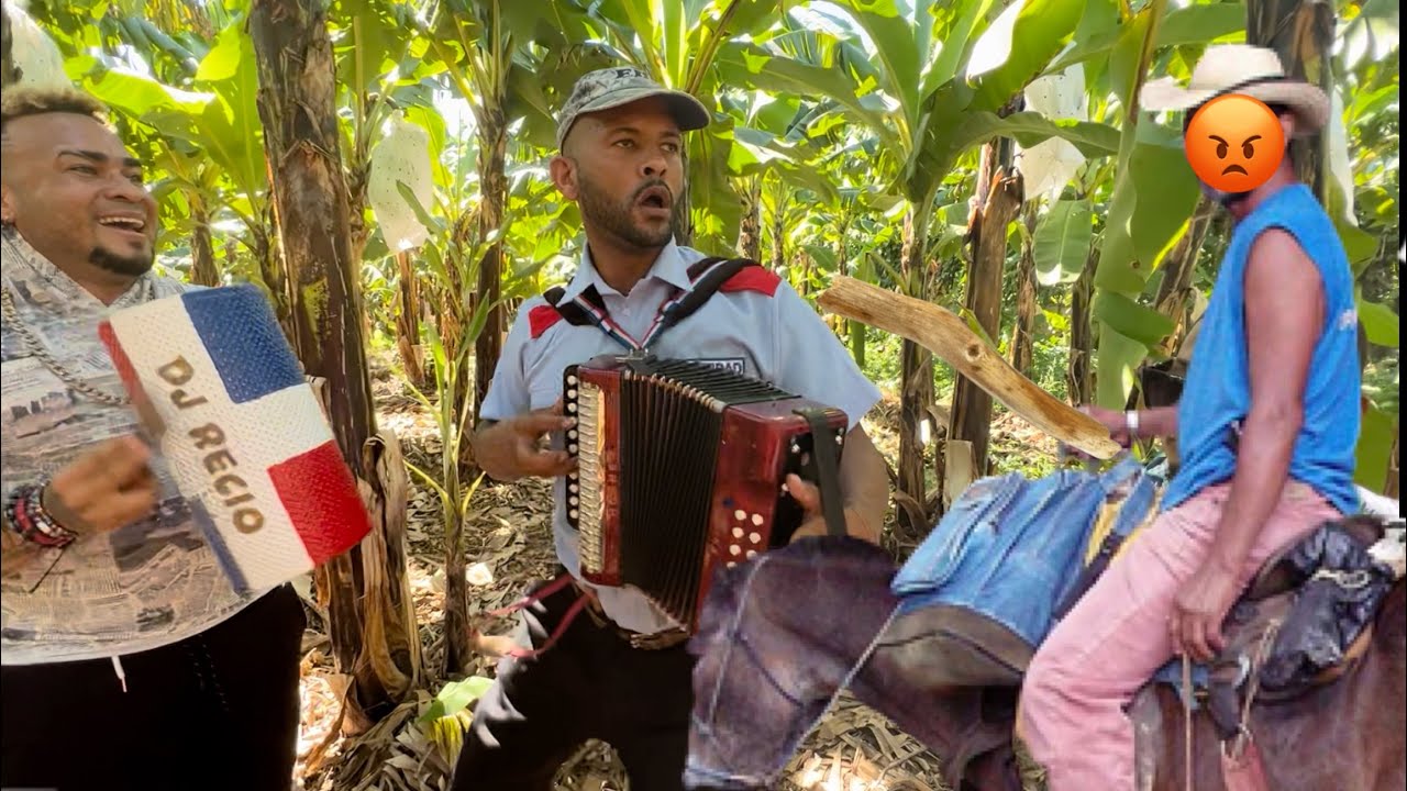 EL GUACHY :   Lo sorprenden tocando  en una finca ajena ( BOBO )😳