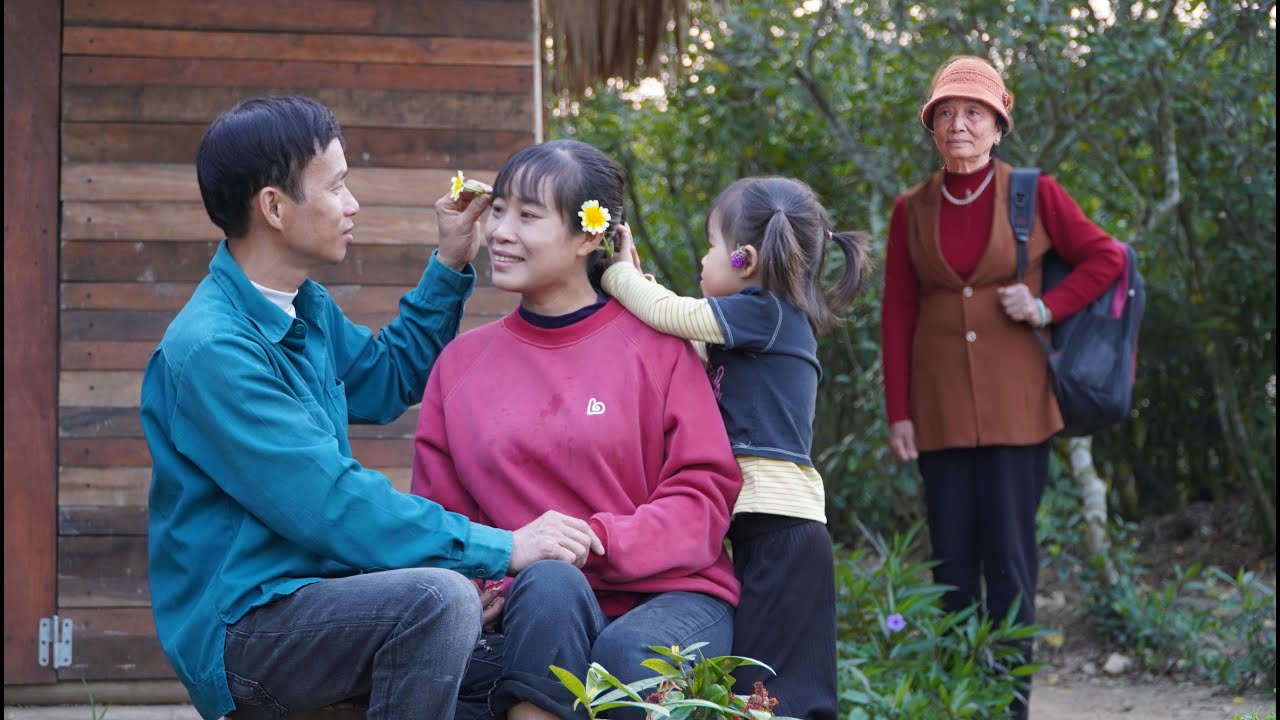 What will happen when De's mother suddenly returns?#LifeSingle