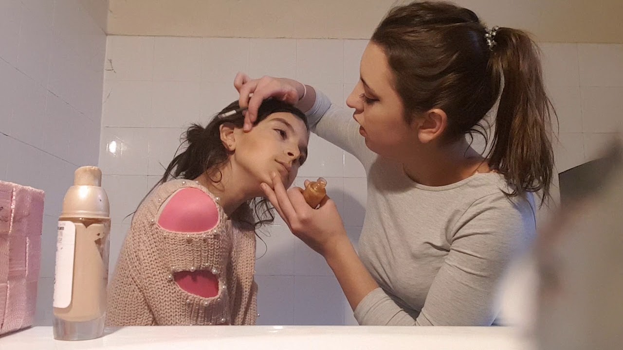 Je maquille ma petit soeur