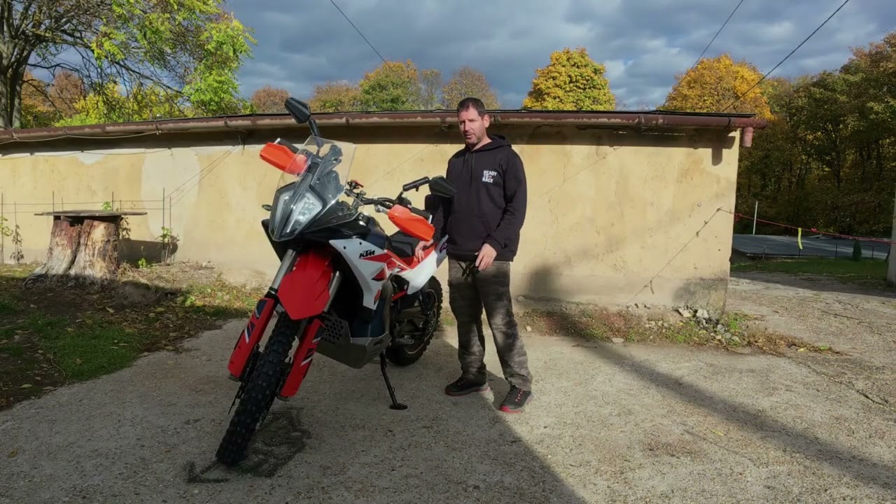 Hogyan szálljunk fel és le a motorról