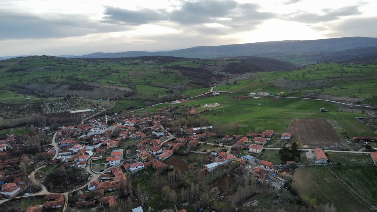 ÇORUM SUNGURLU TÜRKHACILARHANI KÖYÜ ///  DRONE CEKİM HACILARHANI KÖYÜ