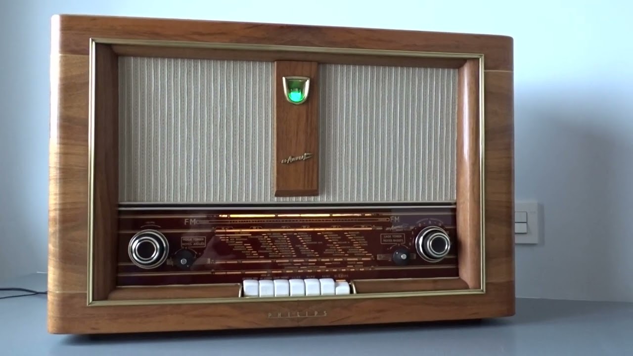 PHILIPS BX750 for sale with one year warranty, visit our website: http://antique-radioshop.com