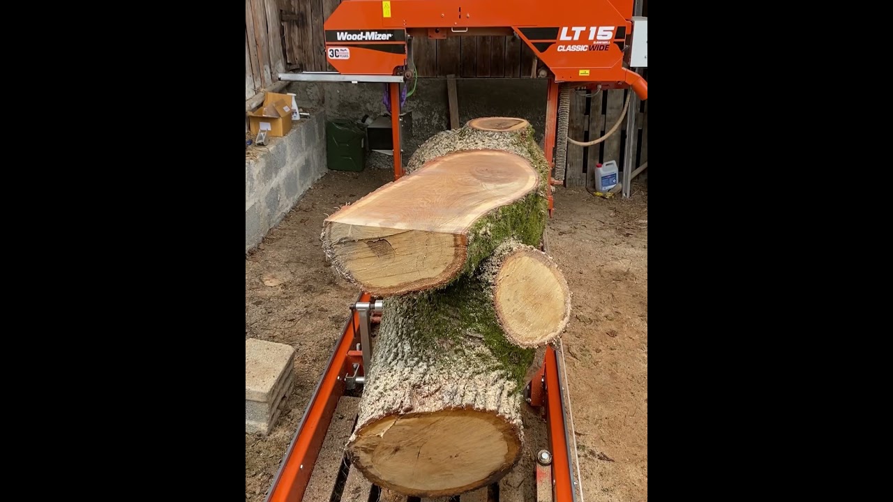 Woodmizer LT15 wide sawmill milling oak