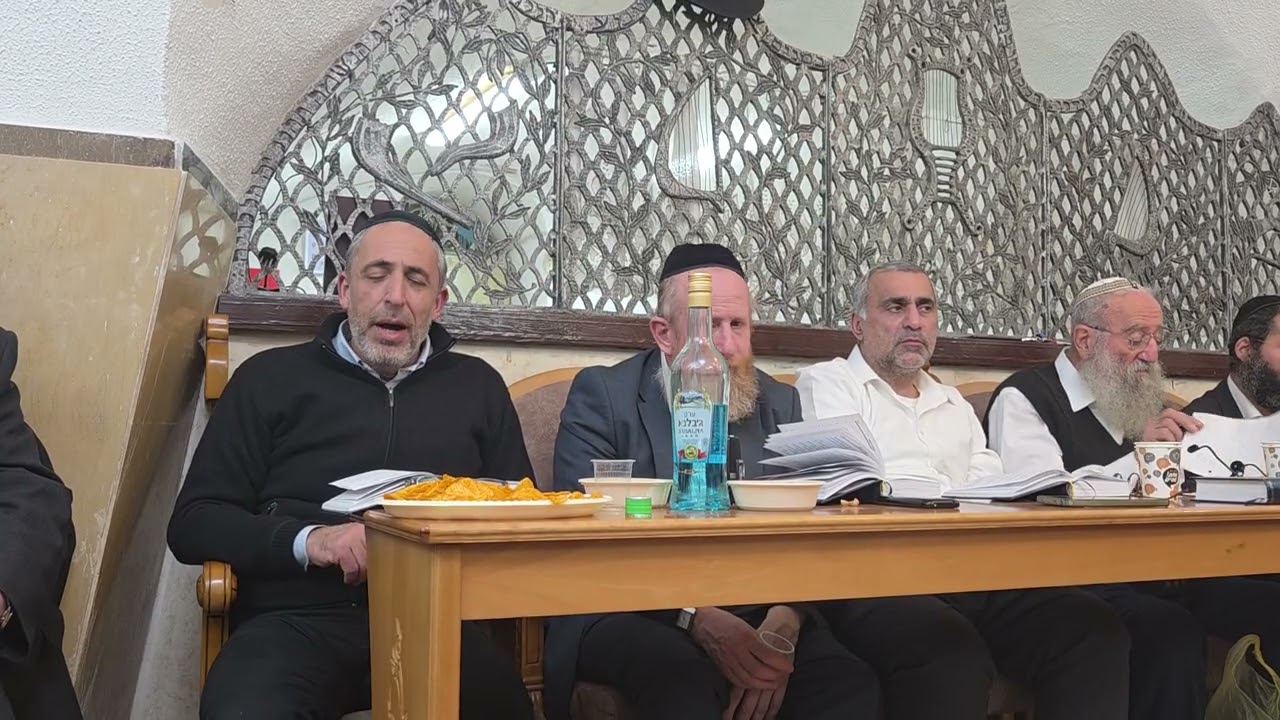 אהללה שם אלוקים בפי, מפי החזן והפייטן ר' איתן רבני. עש