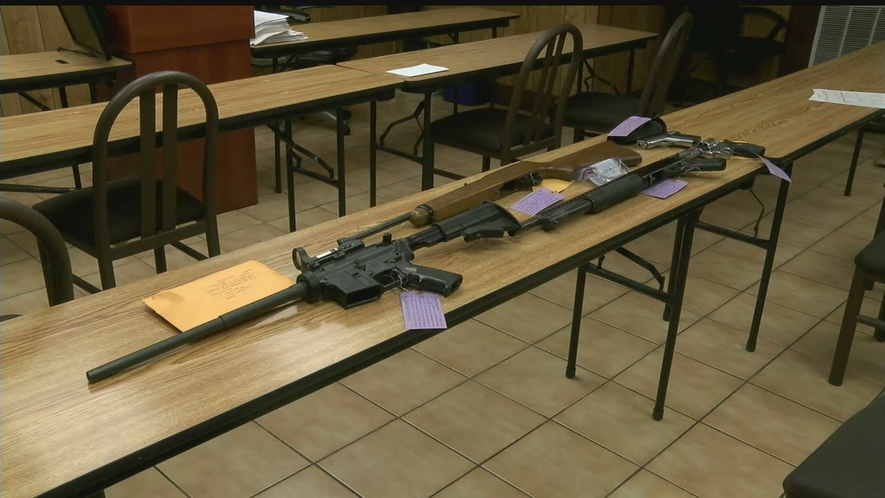 Youngstown PD: Officers found 5 dangerous guns, men trying to run away