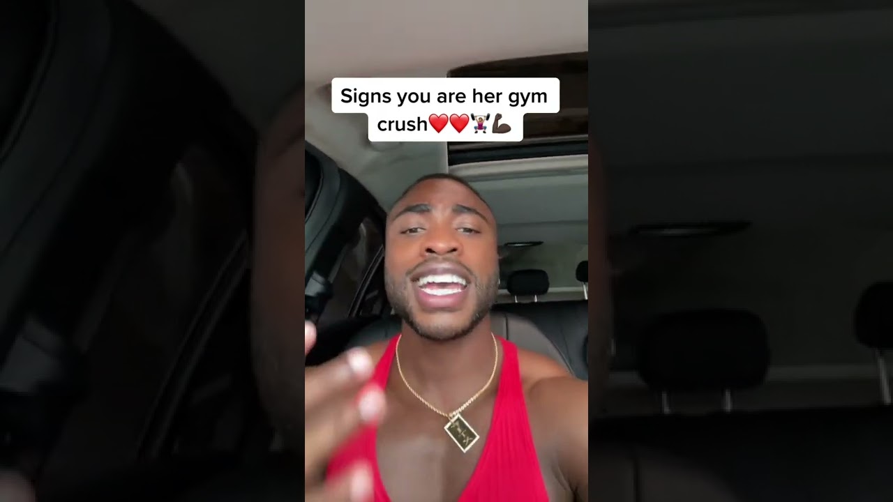 Признаки того, что ты — её объект обожания в спортзале.