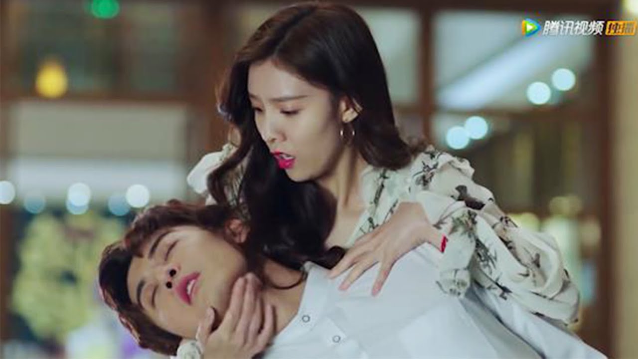 🚶‍♀️The CEO took off his coat to shield Cinderella from the rain, but he fainted in her arms