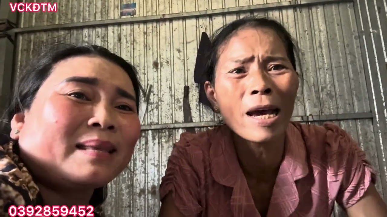 Đại gia đình chị Hai hôm nay ra cùng mẹ rước ông bà