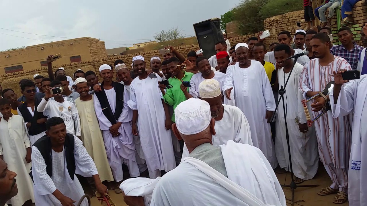 الوالد الطيب المادح يشاركني فرحة الزواج بطريقته الخاصة